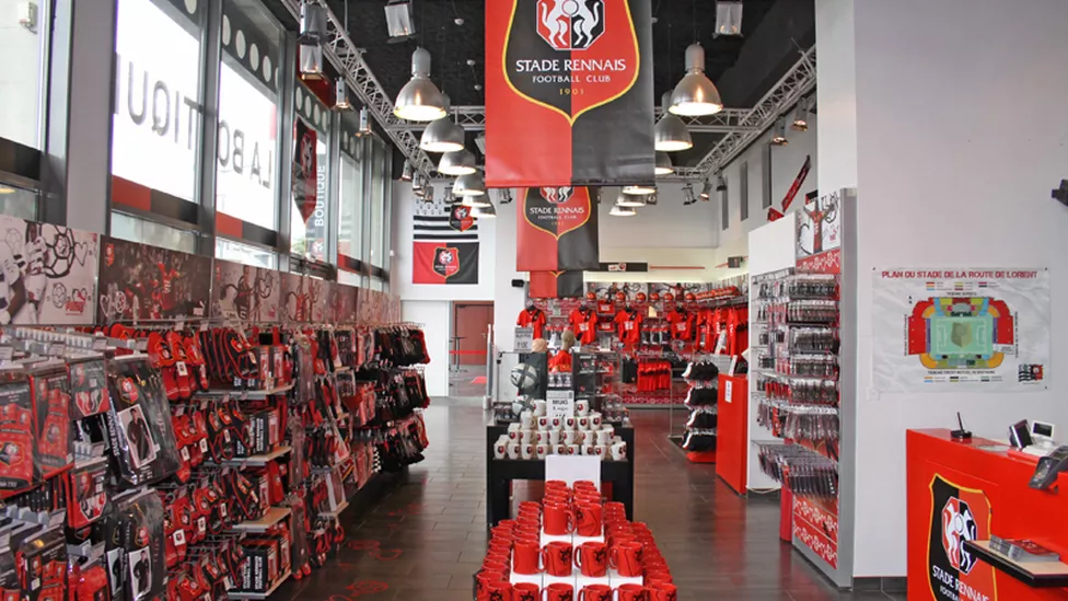 L echarpe Europa League est a la boutique Stade Rennais F.C