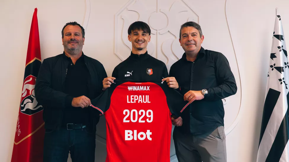 Estéban Lepaul, new number 9 for the Red and Blacks