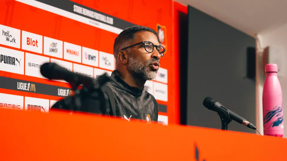 Habib Beye en conférence de presse d'avant-match.