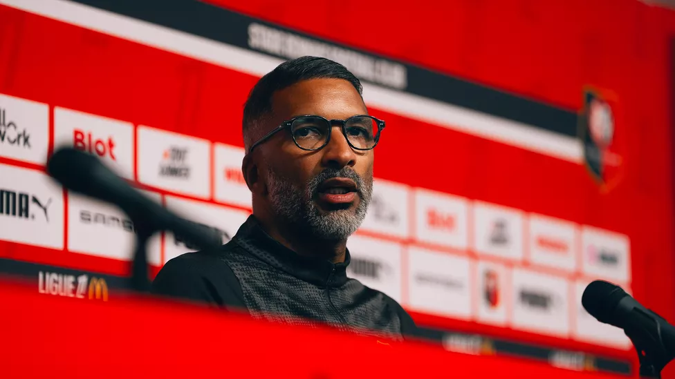 Habib Beye en conférence de presse d'avant-match.