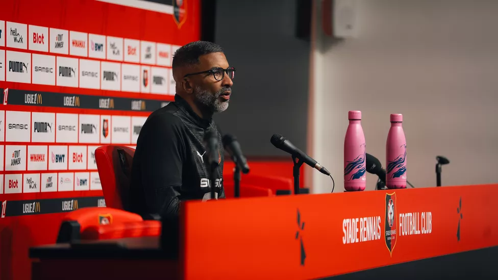 Habib Beye en conférence de presse d'avant-match.