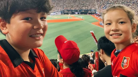 Louis et Anne au Yokohama stadium (Japon)