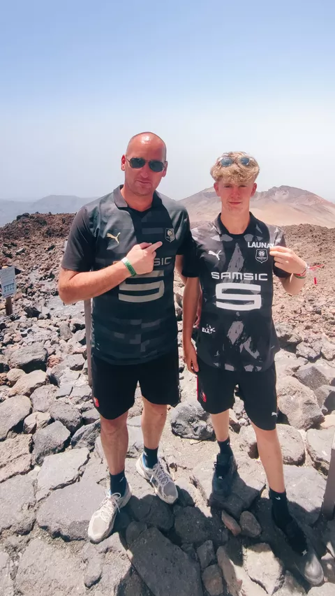 Charles et Noah au volcan Teide sur l'île de Tenerife (Espagne)