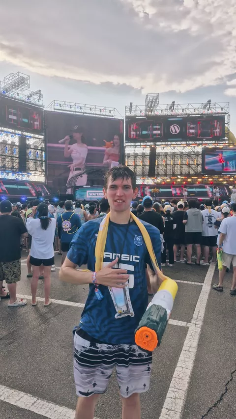 Alexandre au Waterbomb de Sokcho (Corée du Sud)