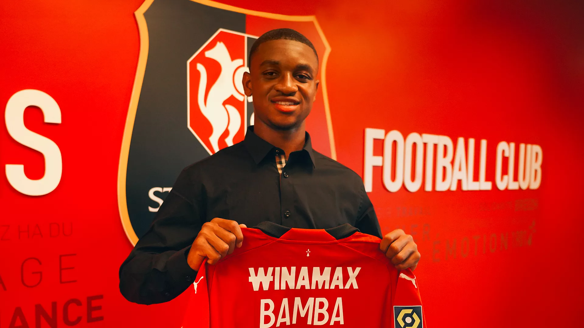 Rayan Bamba signe son premier contrat professionnel