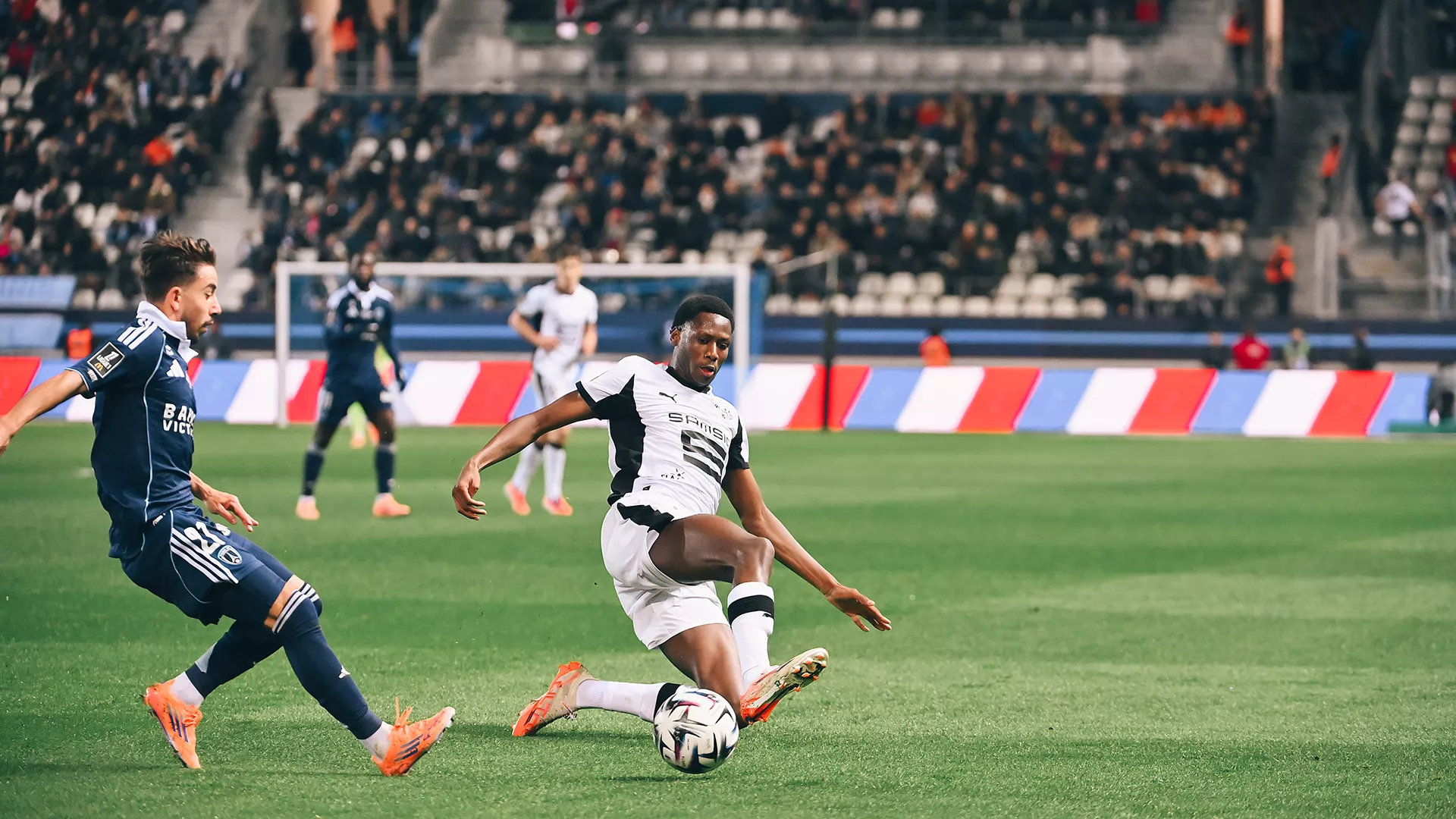 J12 - Les Rouge et Noir enchaînent en terre parisienne (0-1)