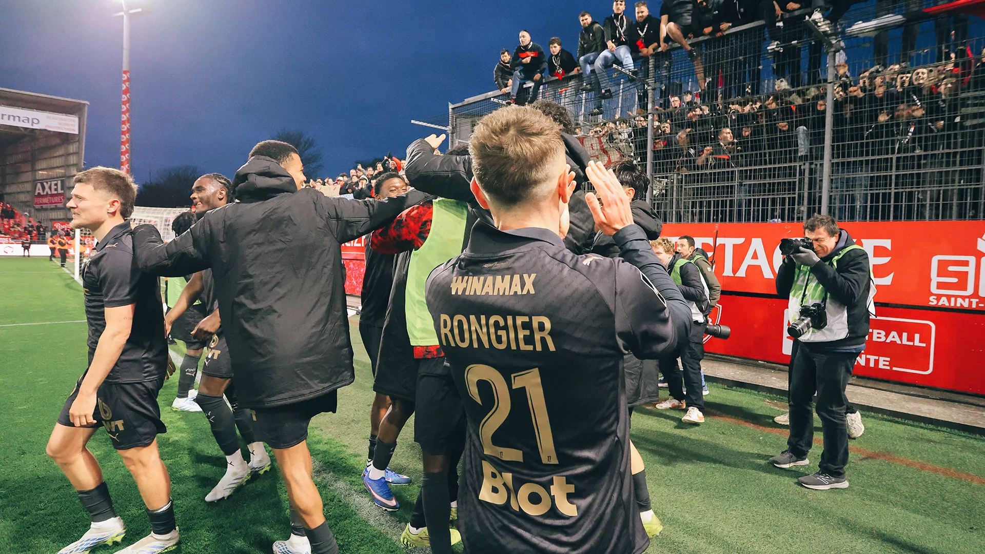 Un derby complètement fou pour un précieux succès (3-4)