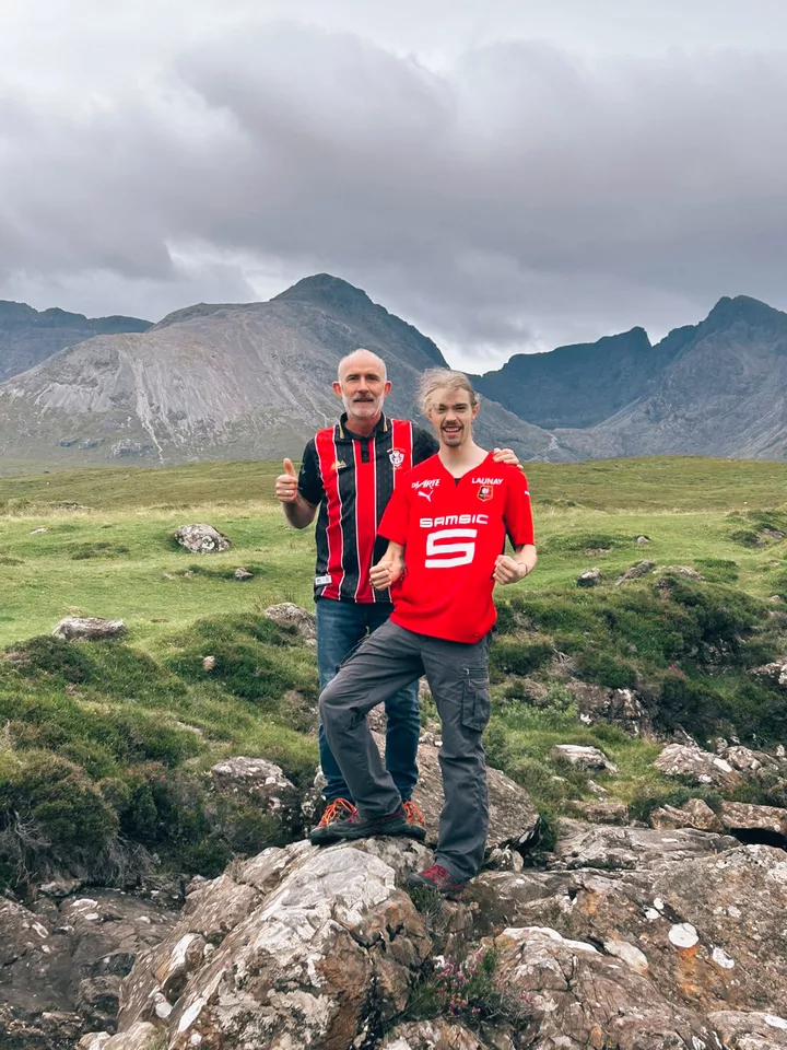 Jérôme et Noé sur lÎle de Skye (Écosse)