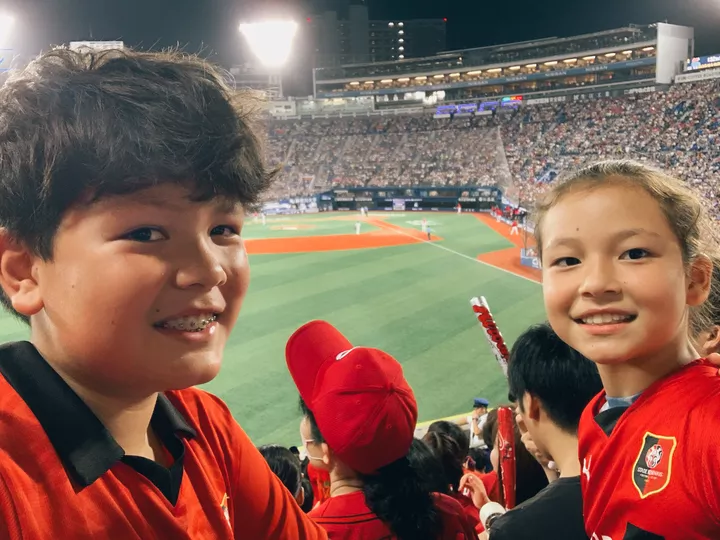 Louis et Anne au Yokohama stadium (Japon)