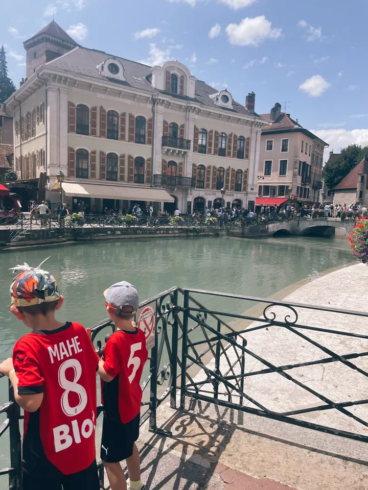 Mahé et Alexis au Lac d'Annecy (Haute-Savoie)