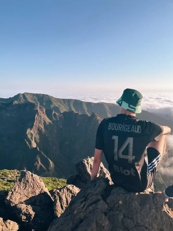 Nathan au sommet du Pico Do Arieiro (Madère)