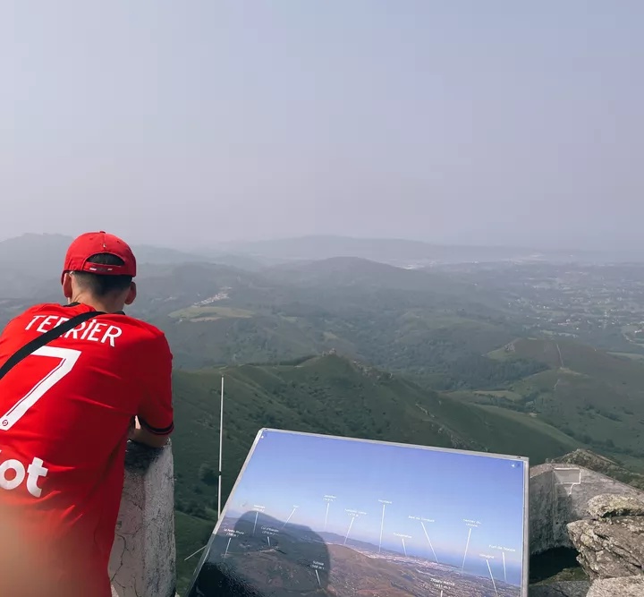 Nolan au sommet de la Rhune (Pyrénées-Atlantiques)