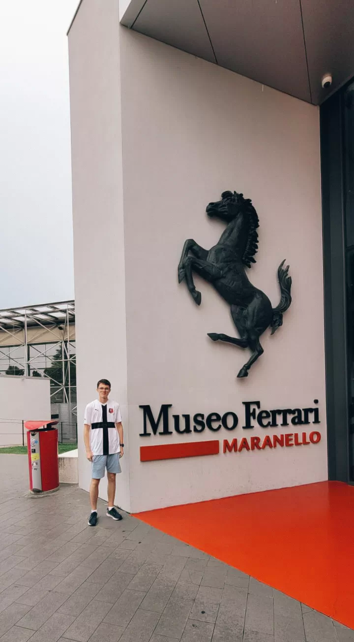 Côme au musée Ferrari de Maranello (Italie)