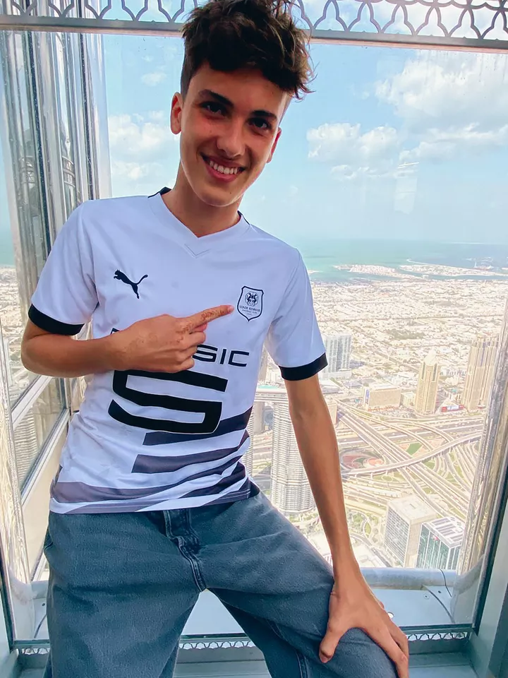 Martin au sommet de la Burj Khalifa (Dubaï, Émirats arabes unis)