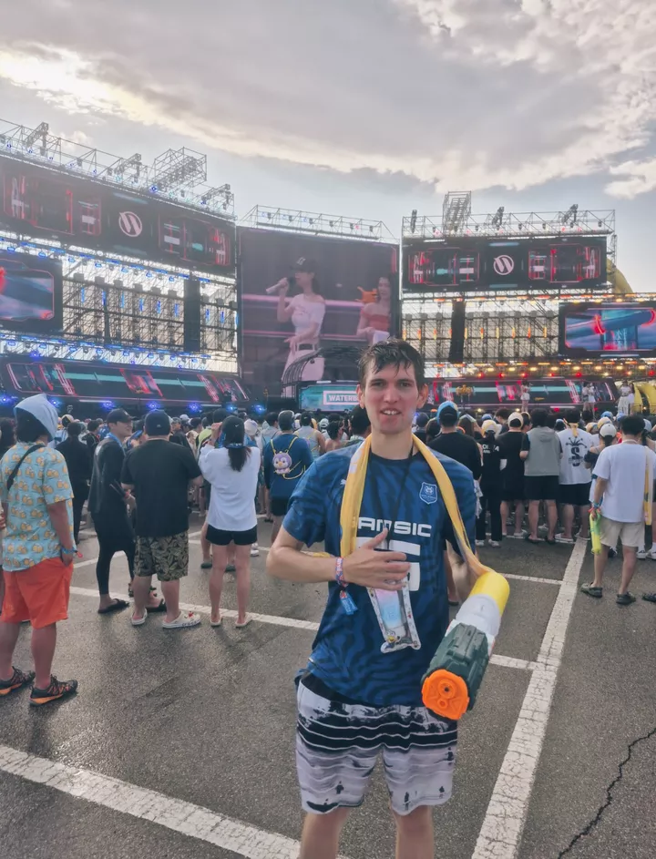 Alexandre au Waterbomb de Sokcho (Corée du Sud)
