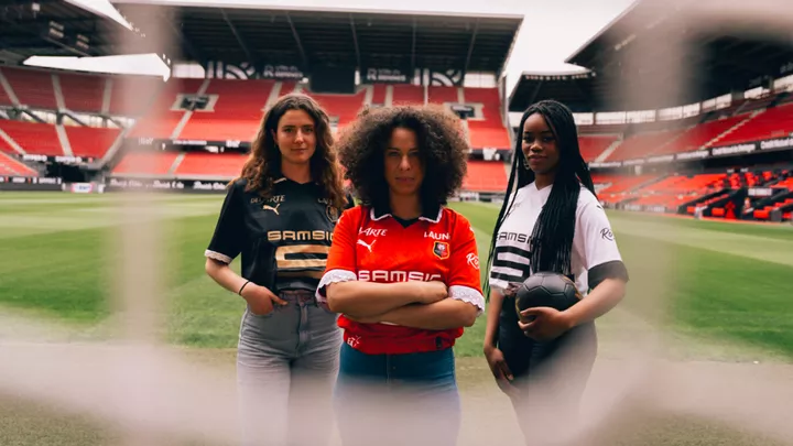 🎨 CARTE BLANCHE | Madeleine Adore restylise le maillot Rouge et Noir !