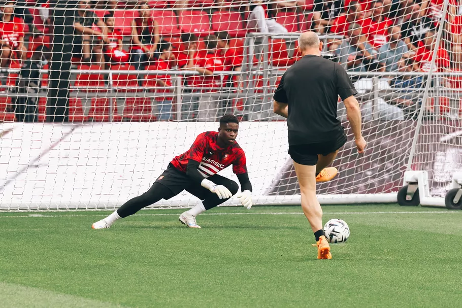 Brice est le premier à partir s&#039;échauffer 🧤