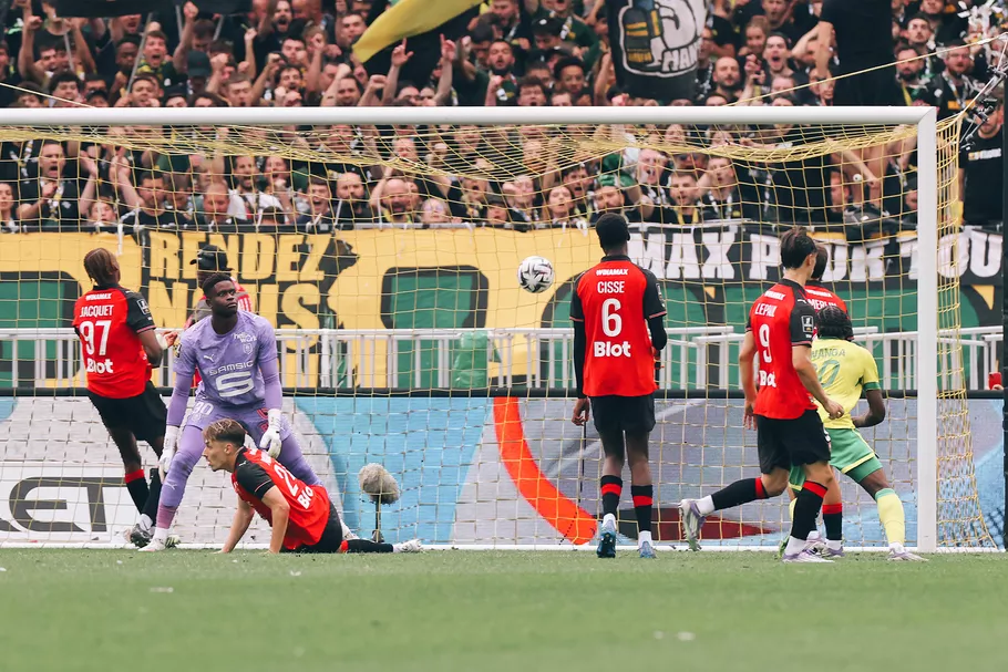 Junior Mwanga redonne espoir. (1-2)