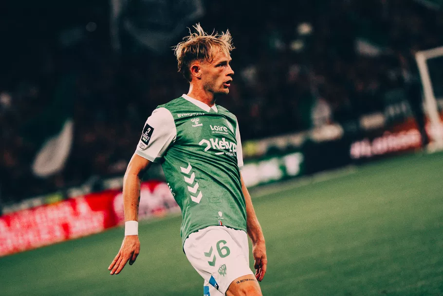 Entretien avec Maxime Bernauer, formé en Rouge et Noir et ancien joueur du Paris FC