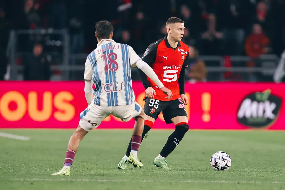 Coup d'envoi de la seconde période (0-0)