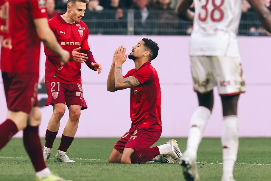 Le cadre se rapproche. 