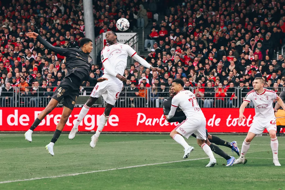 Coup franc pour le SRFC