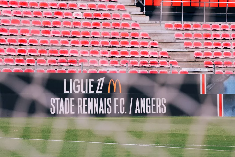 Conquérants, à la maison. 