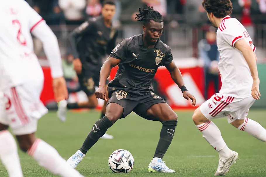 Les Rouge et Noir sont devant à la pause (1-2)