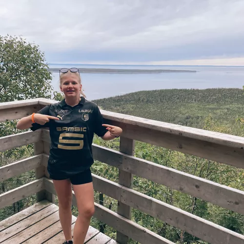 Julie au parc national du Bic (Canada)