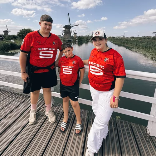 Louis, Celia et Mathis à Kinderdijk (Pays-Bas)