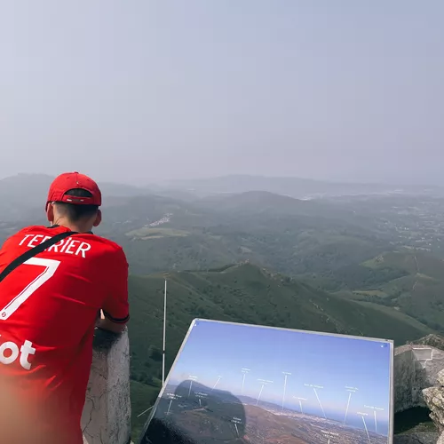 Nolan au sommet de la Rhune (Pyrénées-Atlantiques)